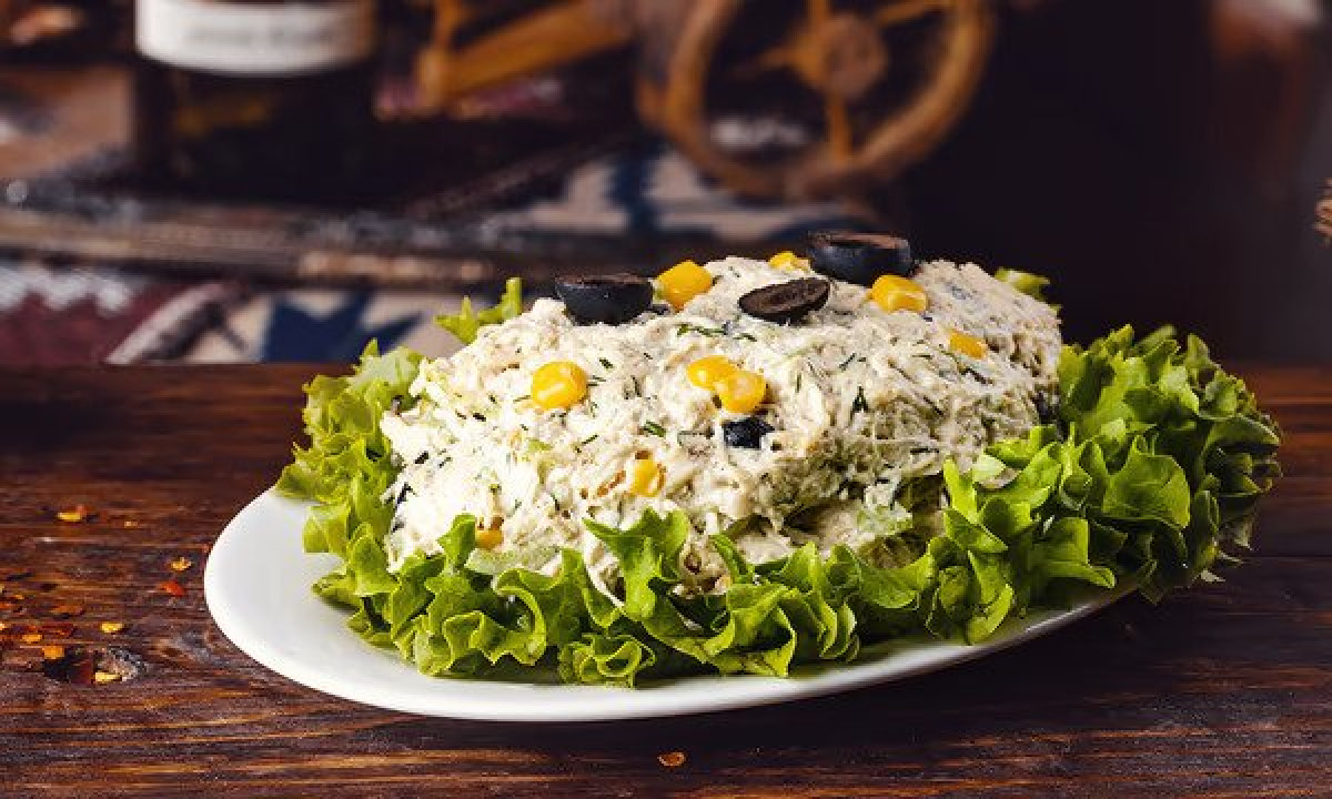 Chicken salad - Georgian dish at Tbilisuri Ezo restaurant in Tbilisi }}