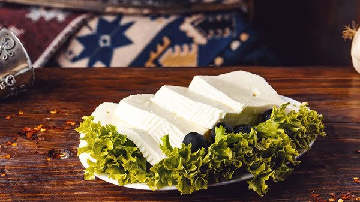 Cheese Imeretian - Georgian dish at Tbilisuri Ezo restaurant in Tbilisi }}