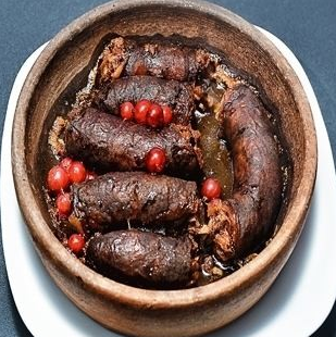 Kupati Megrelian - Georgian dish at Tbilisuri Ezo restaurant in Tbilisi }}