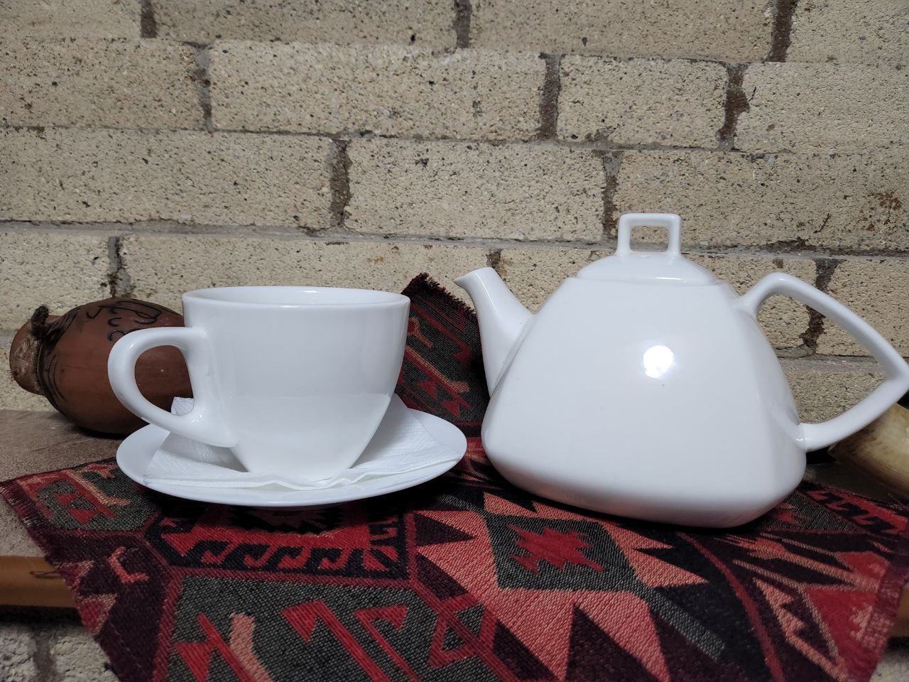 black tea kettle - Georgian dish at Tbilisuri Ezo restaurant in Tbilisi }}