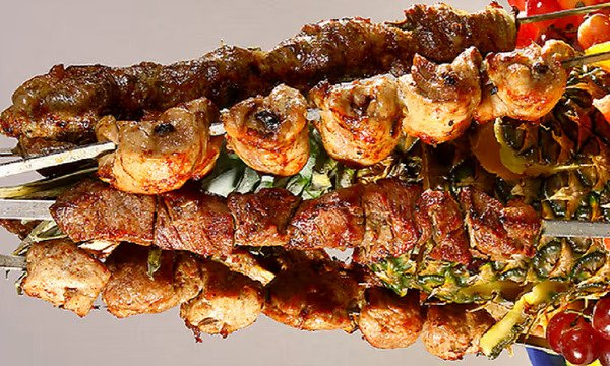 Assorted barbecue - Georgian dish at Tbilisuri Ezo restaurant in Tbilisi }}