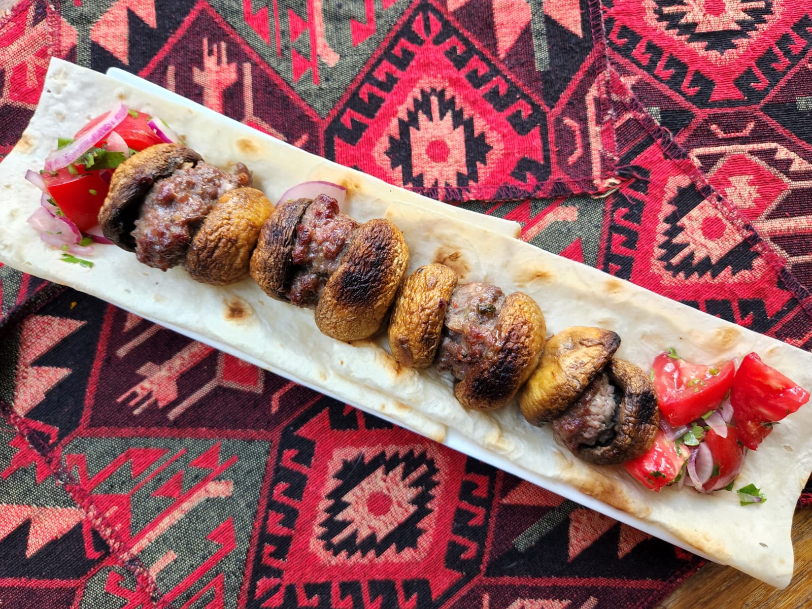 Chicken kebab with mushrooms - Georgian dish at Tbilisuri Ezo restaurant in Tbilisi }}