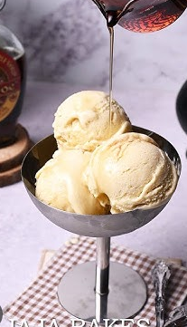 Ice cream White - Georgian dish at Tbilisuri Ezo restaurant in Tbilisi }}