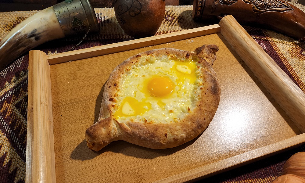 Adjarian Khachapuri - Georgian dish at Tbilisuri Ezo restaurant in Tbilisi }}
