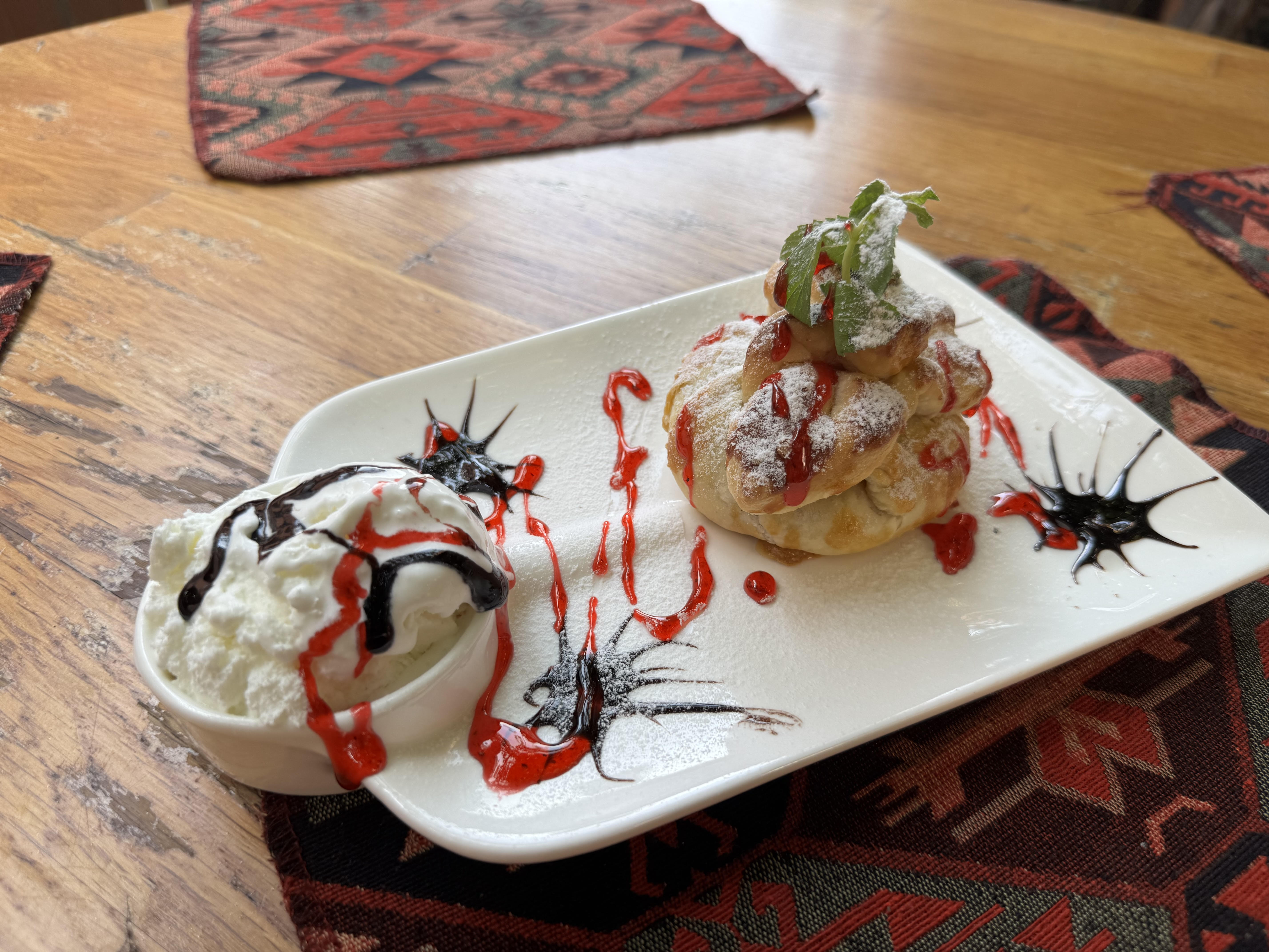 Strudel with ice cream - Georgian dish at Tbilisuri Ezo restaurant in Tbilisi }}
