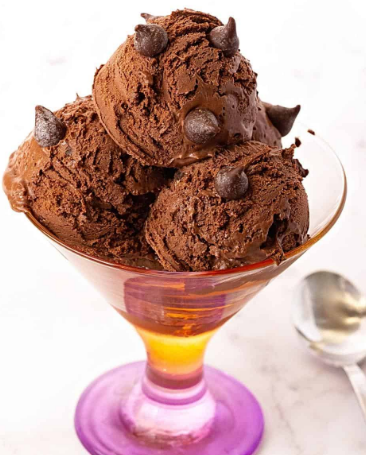 Ice cream Braun - Georgian dish at Tbilisuri Ezo restaurant in Tbilisi }}