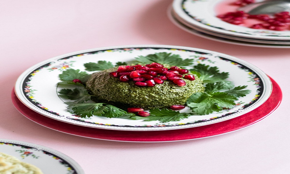 Spinach Pkhali - Georgian dish at Tbilisuri Ezo restaurant in Tbilisi }}